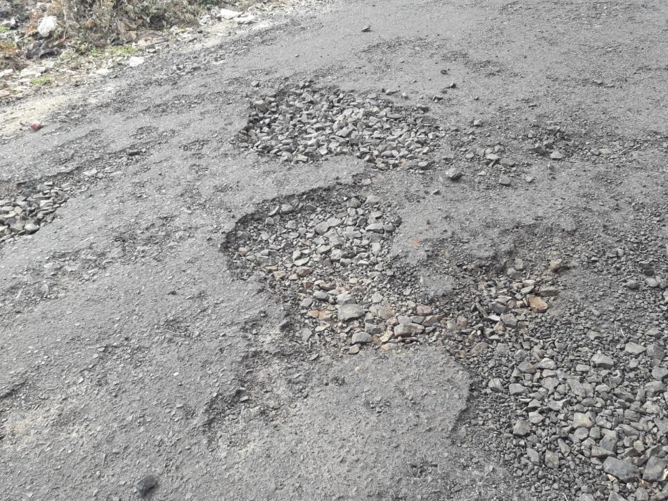 Foto 5 de 11 — Que asfalto é esse? Moradora reclama: “Foi recapeado o Jardim América inteiro e a minha rua ficou esquecida”